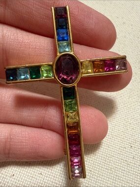 Vintage 1998 PSCO Rainbow Multicolor Crystal Cross Pin Brooch Gold-Tone